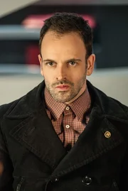 Sherlock Holmes (Jonny Lee Miller) Sherlock Holmes (Jonny Lee Miller)