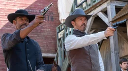 Henry (Kevin Harvey, l.); Roy Pulsipher (Jeffrey Donovan, r.)