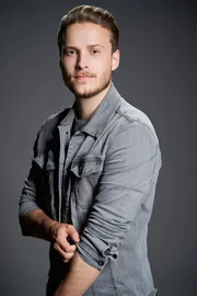 Nicolas Wolf spielt Max Tauber, Polizeikommissar