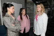 Alicia (Josefin Bressel, r.) muss einsehen, dass sie einen gro&szlig;en Fehler in der Agentur begangen hat. Links Laura (Chryssanthi Kavazi), in der Mitte Emily (Anne Menden).