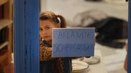 Ihre alleinerziehende Mama muss arbeiten: Saphir (Theodora Tetzlaff) ist ein Fall f&uuml;rs Jugendamt