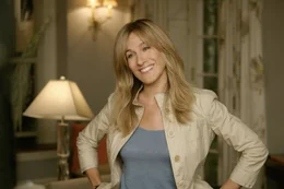 Schon bald verliert Tripp sein Herz an die bezaubernde Paula (Sarah Jessica Parker). Doch will sie ihn nur aus dem elterlichen Haus locken?; Schon bald verliert Tripp sein Herz an die bezaubernde Paula (Sarah Jessica Parker). Doch will sie ihn nur aus dem elterlichen Haus locken?