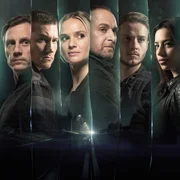 ALLES BLEIBT ANDERS, hei&szlig;t es bei "Alarm f&uuml;r Cobra 11 - Die Autobahnpolizei". Denn 'die Cobra' hat sich geh&auml;utet. Neue Charaktere, neue Geschichten und vor allem neue Konflikte rund um das Team von der PAST: (v.l.) Patrick Kalupa als Roman Kramer, Leiter der Autobahnpolizei, Christopher Patten als Marc Schaffrath, Polizist in Dortmund, Pia Stutzenstein als Vicky Reisinger, Polizeikommissarin, Erdogan Atalay als Semir Gerkhan, Polizeikommissar, Nicolas Wolf als Max Tauber, Polizeikommissar, Gizem Emre als Dana Gerkhan, Polizeikommissarin