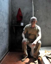 Der Geheimdienst Israels hat in der Nachkriegszeit speziell ausgebildete Agententeams jahrelang ausgebildet, um flüchtige Naziverbrecher in der Welt gefangen zu nehmen. Die Dokureihe 'Die Nazijäger - Späte Gerechtigkeit' zeichnet acht der aufwendigsten und waghalsigsten Missionen dieser Spezialeinheit nach. Hier der Fall Klaus Barbie. Klaus Barbie (Paulo Campani)