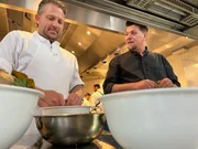 Tim M&auml;lzer (r.).