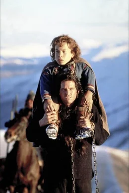 Madmartigan (Val Kilmer) tr&auml;gt Willow Ufgood (Warwick Davis)