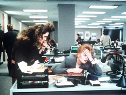 Cyn (Joan Cusack, l.) kann nicht glauben, mit welch miesen Tricks Tess (Melanie Griffith, r.) von ihrer Chefin gelinkt wurde. Doch dann ergibt sich eine einmalige Chance ...