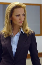 Als ein angeblicher Fingerabdruck von Bourne an einem Tatort auftaucht, entscheidet sich CIA Agentin Pamela Landy (Joan Allen) dazu, ihn zu schnappen - ein fataler Fehler ...