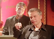 Der Zuhälter Van Cleef (Volker Lippmann, re.) und sein Schläger Draschko (Mike Reichenbach, li.) sind von Grischek bestohlen worden. Um wieder an den gestohlenen Geldkoffer heranzukommen, ist den Beiden jedes Mittel recht. Der Zuhälter Van Cleef (Volker Lippmann, re.) und sein Schläger Draschko (Mike Reichenbach, li.) sind von Grischek bestohlen worden. Um wieder an den gestohlenen Geldkoffer heranzukommen, ist den Beiden jedes Mittel recht.