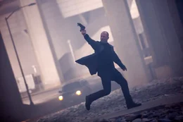 Deckard Shaw (Jason Statham) ist nicht aufzuhalten. Er will um jeden Preis die Menschen t&ouml;ten, die seinem Bruder das Leben nahmen...