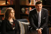In einem S&auml;urefass werden &Uuml;berreste eines Seniorenheim-Bewohners gefunden. Booth (David Boreanaz) und Brennan (Emily Deschanel) vermuten ein tragisches Eifersuchtsdrama. Werden sich ihre Vermutungen best&auml;tigen?