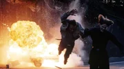 Semir (Erdogan Atalay, l.) und Laura (Susann Uplegger) werden durch die schwere Explosion durch die Luft geschleudert ... Semir (Erdogan Atalay, l.) und Laura (Susann Uplegger) werden durch die schwere Explosion durch die Luft geschleudert ...