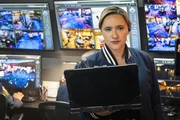 Keisha Castle-Hughes als Special Agent Hana Gibson.