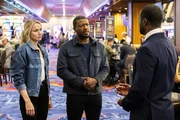 Nina Chase (Shantel VanSanten, l.); Ray Cannon (Edwin Hodge, r.)