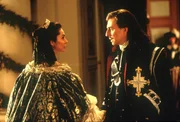 Einzig D`Artagnan (Gabriel Byrne, r.) ist dem Sonnenk&ouml;nig und seiner Gattin, K&ouml;nigin Anne (Anne Parillaud, l.), noch treu ergeben ...
