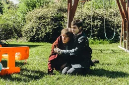 Manny (Daniel Radcliffe, r.), Hank (Paul Dano)