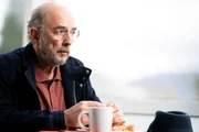 Dr. Aaron Glassmann (Richard Schiff). Dr. Aaron Glassmann (Richard Schiff).