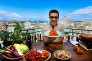 Gino D'Acampo +++ Die Verwendung des sendungsbezogenen Materials ist nur mit dem Hinweis und Verlinkung auf RTL+ gestattet. +++