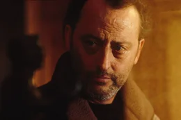 Inspektor Pierre Ni&eacute;mans (Jean Reno) soll er in den Alpen einen bizarren Mord aufkl&auml;ren ...