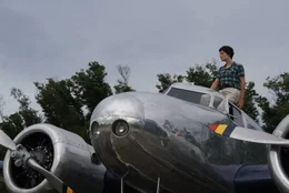 Amelia sitting atop Electra