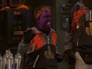 Mark (Arnie Pantoja, l.)