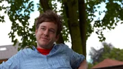 Die zwei Reporter erinnern sich an ihre eigene Pubertät, die Zeit des totalen Gefühlschaos. Nina spricht mit Schülern ihres ehemaligen Gymnasiums und erfährt mit Michael von Experten, warum Pubertierende oft nicht wissen, was sie tun und welche Rolle dabei Umstrukturierungen im Gehirn spielen. Die zwei Reporter erinnern sich an ihre eigene Pubertät, die Zeit des totalen Gefühlschaos. Nina spricht mit Schülern ihres ehemaligen Gymnasiums und erfährt mit Michael von Experten, warum Pubertierende oft nicht wissen, was sie tun und welche Rolle dabei Umstrukturierungen im Gehirn spielen.