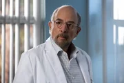 Dr. Aaron Glassman (Richard Schiff)