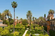 Der ehemalige K&ouml;nigspalast Re&aacute;l Alcazar in Sevilla mit seinen einmaligen G&auml;rten.