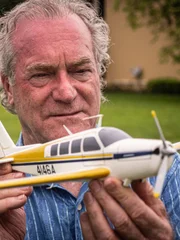 Bruce Gernon, der durch einen Wirbel im Bermuda-Dreieck geflogen ist.