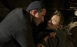 Bauer B&ouml;siger schreckt nicht vor Gewalt zur&uuml;ck: Stefan Kurt als Bauer B&ouml;siger, Max Hubacher als Verdingbub Max
