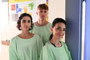 Leyla (Suri Abbassi, l.), Elias (Robin Schick) und Simone (Tatjana Clasing) werden ger&uuml;hrt Zeugen einer bedingungslosen Liebe.