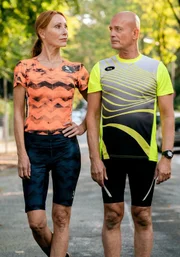 ARD Degeto SPORTABZEICHEN F&Uuml;R ANF&Auml;NGER, am Freitag (08.01.21) um 20:15 Uhr und um 01:20 Uhr im ERSTEN, online first ab Mittwoch (06.01.21) um 20:15 Uhr Eine Meinungsverschiedenheit beim Elternabend eskaliert zum sportlichen Wettstreit zwischen Bertram Dinkler (Christian Berkel), von Beruf Keksfabrikant und der alleinerziehenden Mutter Stefanie Eckhoff (Andrea Sawatzki) &copy; ARD Degeto/Stephan Rabold, honorarfrei - Verwendung gem&auml;&szlig; der AGB im engen inhaltlichen, redaktionellen Zusammenhang mit genannter Degeto-Sendung und bei Nennung "Bild: ARD Degeto/Stephan Rabold" (S2+). ARD Degeto/Programmplanung und Presse, Tel: 069/1509-335, degeto-presse@degeto.de