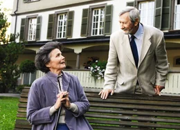 Die Herbstzeitlosen Aufbl&uuml;hende Liebe: Annemarie D&uuml;ringer als Frieda, Walter Ruch als Herr Loosli