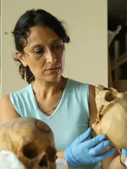 Elsa Tomasto, Spezialistin f&uuml;r Anthropologie