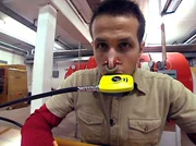 Willi Weitzel mit Nasenklemme