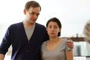 Roman und Tanja Gruber werden von Helmuth und Carl zum Tod von Dr. Hofer befragt. ( v.l.n.r.: Roman Gruber (Martin Vischer), Tanja Gruber (Martina Ebm)).  "SOKO Wien - Mutterliebe": Roman und Tanja Gruber werden befragt. Fotograf: Petro Domenigg