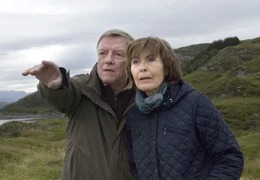 Ein Traum geht in Erf&uuml;llung: Gemeinsam lassen Anne (Thekla Carola Wied) und Norbert (Manfred Zapatka) sich vom Anblick der riesigen Pottwale verzaubern.