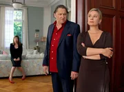 ARD GELD.MACHT.LIEBE, Folge 6, KETTENREAKTION, Regie Christine Kabisch. Sophia (Susanne Schäfer) wirft ihren Bruder Will (Michael Brandner) hinaus, weil er ihre Freundin Isabel (Nana Krüger) schlecht behandelt hat. ARD GELD.MACHT.LIEBE, Folge 6, KETTENREAKTION, Regie Christine Kabisch. Sophia (Susanne Schäfer) wirft ihren Bruder Will (Michael Brandner) hinaus, weil er ihre Freundin Isabel (Nana Krüger) schlecht behandelt hat.