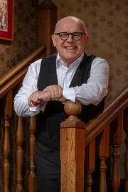 Dieses Mal verspricht der Gastgeber Jürgen Kirner ein Fest der Superlative, denn die erfolgreichsten bayerischen Volkssänger und Volkssängerinnen geben sich im Hofbräuhaus die Ehre. Aber auch talentierter Volkssänger-Nachwuchs bekommt, wie immer, seine Chance. Dieses Mal verspricht der Gastgeber Jürgen Kirner ein Fest der Superlative, denn die erfolgreichsten bayerischen Volkssänger und Volkssängerinnen geben sich im Hofbräuhaus die Ehre. Aber auch talentierter Volkssänger-Nachwuchs bekommt, wie immer, seine Chance.