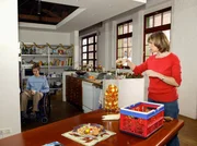 MDR Fernsehen IN ALLER FREUNDSCHAFT FOLGE 249, "Wunderbare Weihnacht überall", am Sonntag um 00:45 Uhr. Nicolas Vogt (Max Felder) ist die Weihnachtsstimmung vergangen. Christine Vogt (Maria Bachmann) versucht ihm die Lüge um seinen Vater zu erklären. MDR Fernsehen IN ALLER FREUNDSCHAFT FOLGE 249, "Wunderbare Weihnacht überall", am Sonntag um 00:45 Uhr. Nicolas Vogt (Max Felder) ist die Weihnachtsstimmung vergangen. Christine Vogt (Maria Bachmann) versucht ihm die Lüge um seinen Vater zu erklären.