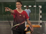 Nationalspielerin Dzsenifer Marozs&aacute;n gibt ein professionelles Fu&szlig;balltraining.