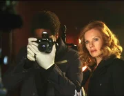 Eine junge Frau wird mit Bisswunden an ihrem Hals tot aufgefunden. Catherine (Marg Helgenberger) und Warrick (Gary Dourdan) ermitteln in der Gothic-Szene.