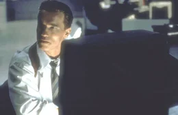 Viele Jahre gelingt es dem Top-Agenten Harry Tasker (Arnold Schwarzenegger), sich als Computerh&auml;ndler zu tarnen. Doch dann steht die Welt pl&ouml;tzlich kurz vor einem Nuklearkrieg ...