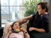 Frank (Johannes Zirner) hat sich mit Grace (Milena Karas) versöhnt. Frank (Johannes Zirner) hat sich mit Grace (Milena Karas) versöhnt.