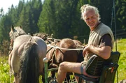 Alles im Blick, alles im Griff! Holger Albrecht vom Windberghof im Schwarzwald erntet Kartoffeln mit dem Pferdegespann.