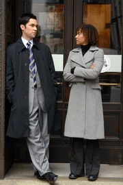 Lassen die Vergangenheit wieder lebendig werden: Kat Miller (Tracie Thoms, r.) und Scott Valens (Daniel Pino, l.) ...