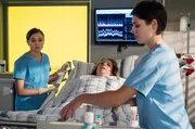 Nach der Op kann Tina T&ouml;nnissen ihren Kopf nicht mehr heben. Theresa denkt zun&auml;chst an einen Fehler von Rebecca.