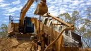 Excavator loading into a trommel Excavator loading into a trommel