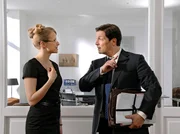 Lilith (Susanne Bormann) stellt sich bei Florian (Francis Fulton-Smith) als Referendarin vor.