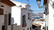 Wei&szlig;e Fassaden in Altea &ndash; typisch f&uuml;r die H&auml;user an der Costa Blanca.